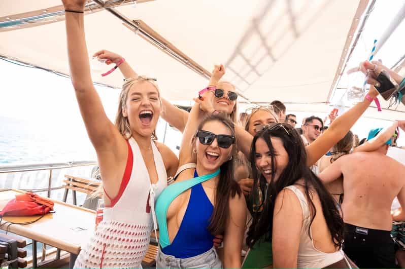Party crowd aan boord
